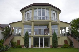 Продається розкішний будинок в Дахнівці